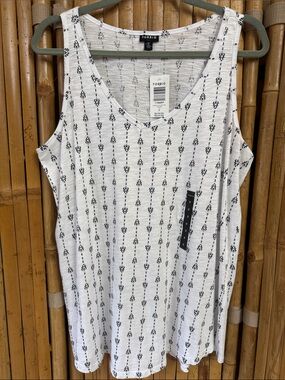 torrid White Tank with Black Geometric Print. Size 0. NWT